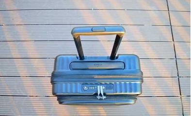 機(jī)票無免費托運,能帶20寸行李箱上飛機(jī)嗎?