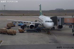 當(dāng)富士S5 Pro遇見(jiàn)騰龍A16 高ISO機(jī)場(chǎng)瞬間抓拍行李托運(yùn)紀(jì)實(shí)